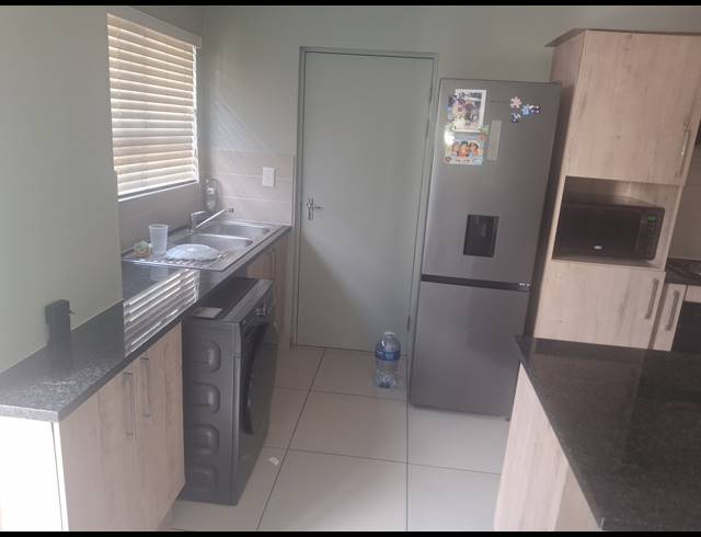 3 BEDROOM FREEHOLD FOR SALE IN RUA VISTA